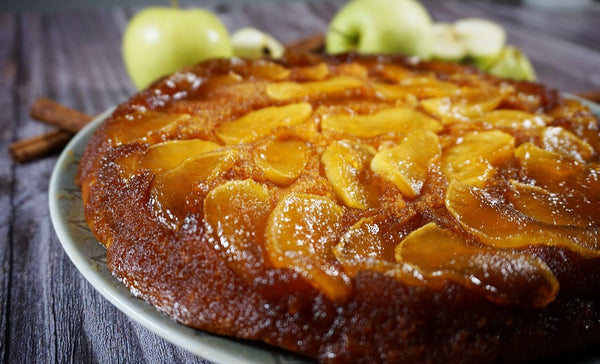 Gâteau aux pommes caramélisées et à l’huile d’olive