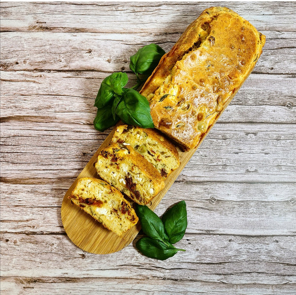 Cake salé aux olives, feta et tomates séchées